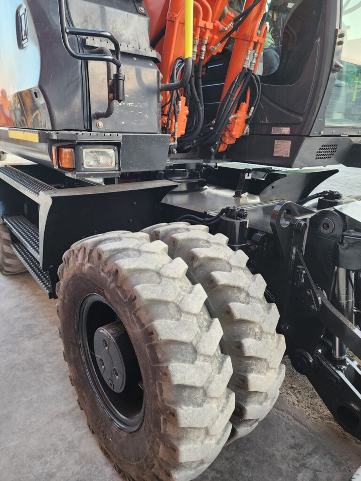 HITACHI ZX145W-6 - Grävmaskin på däck: bild 5 HITACHI ZX145W-6 - Grävmaskin på däck: bild 5