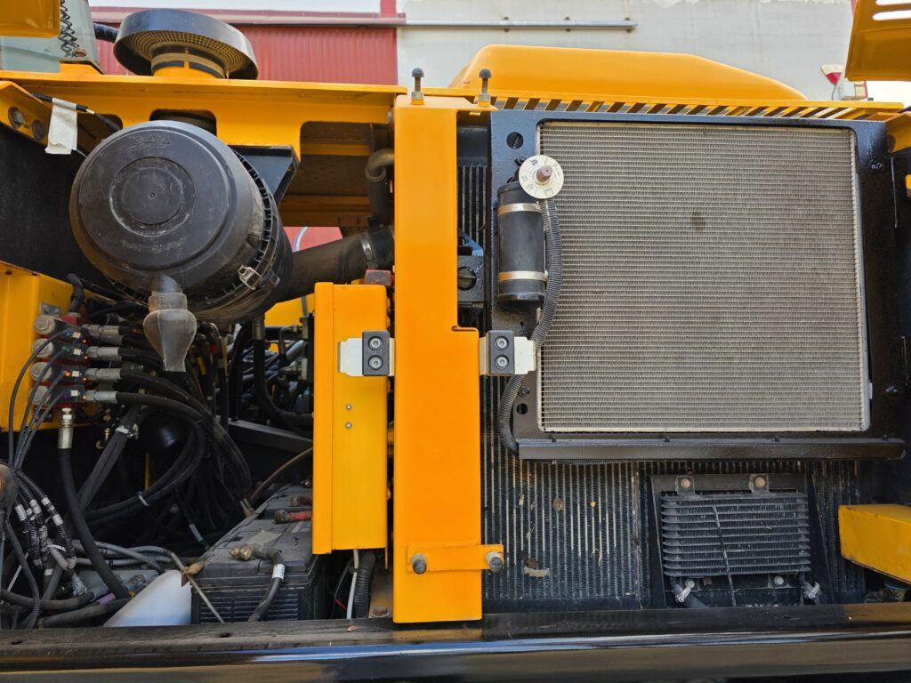 Grävmaskin på däck JCB JS200WT4: bild 8