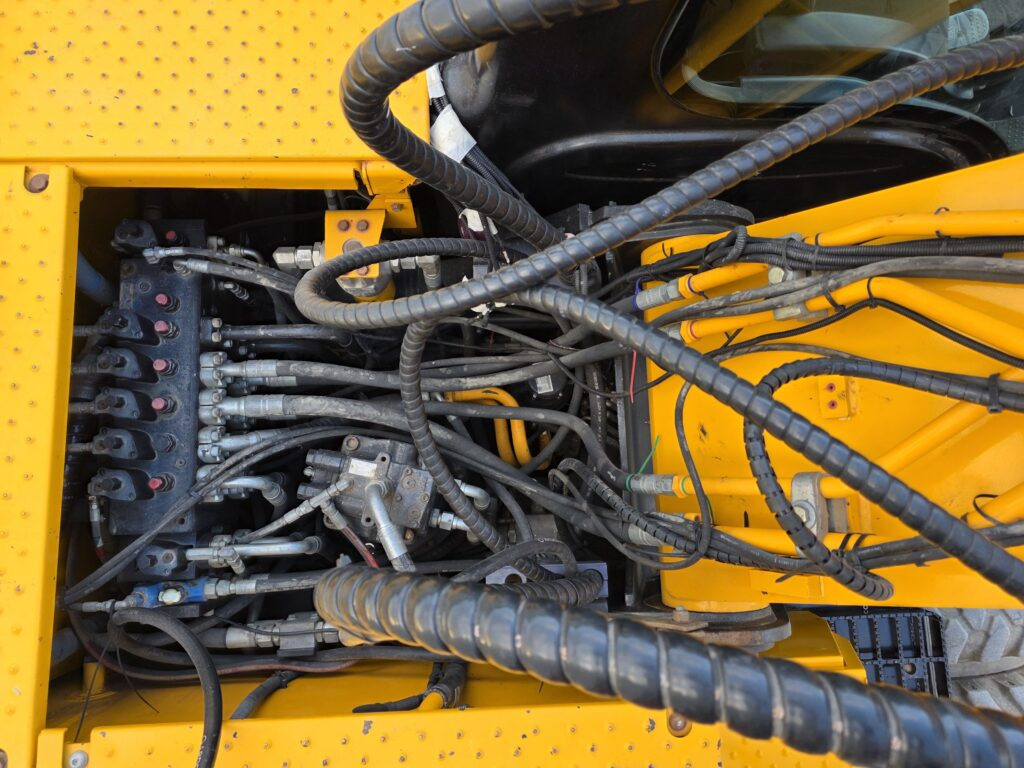 Grävmaskin på däck JCB JS200WT4: bild 6