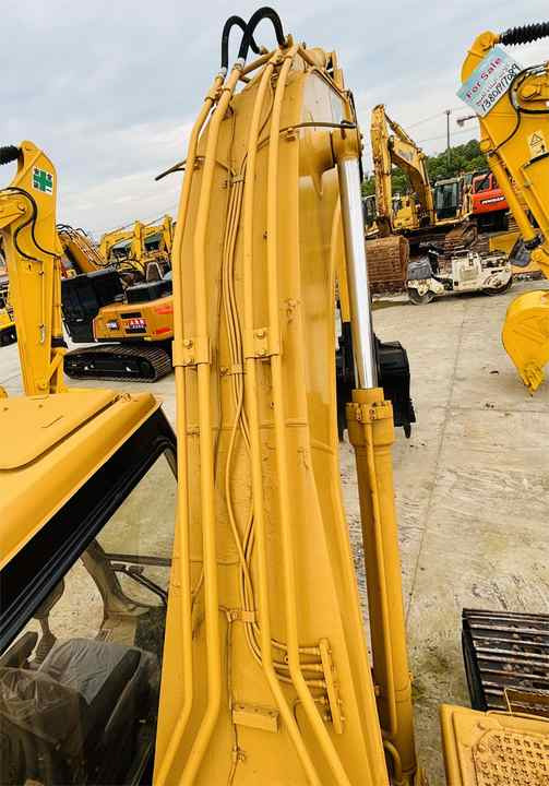 Caterpillar/cat Medium Used Excavator 20t Cat 320b,320c,320d Excavating Equipment With 0.8,1.0,1.2 Cbm Bucket Size In Shanghai - Bandgrävare: bild 5 Caterpillar/cat Medium Used Excavator 20t Cat 320b,320c,320d Excavating Equipment With 0.8,1.0,1.2 Cbm Bucket Size In Shanghai - Bandgrävare: bild 5