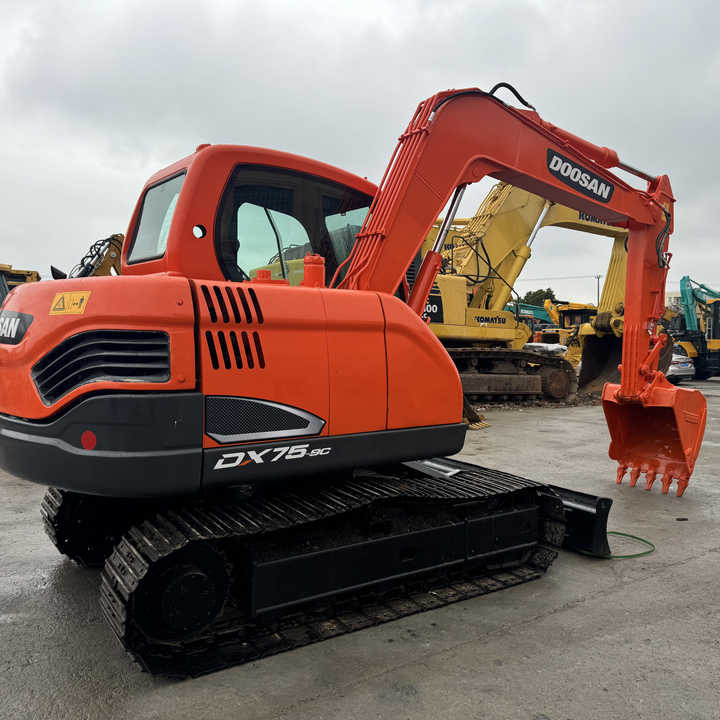 Doosan DX75-9C Used Excavator Crawler Second Hand Korean Engine DX75-9C Small Digger for Home or Farm - Bandgrävare: bild 1 Doosan DX75-9C Used Excavator Crawler Second Hand Korean Engine DX75-9C Small Digger for Home or Farm - Bandgrävare: bild 1