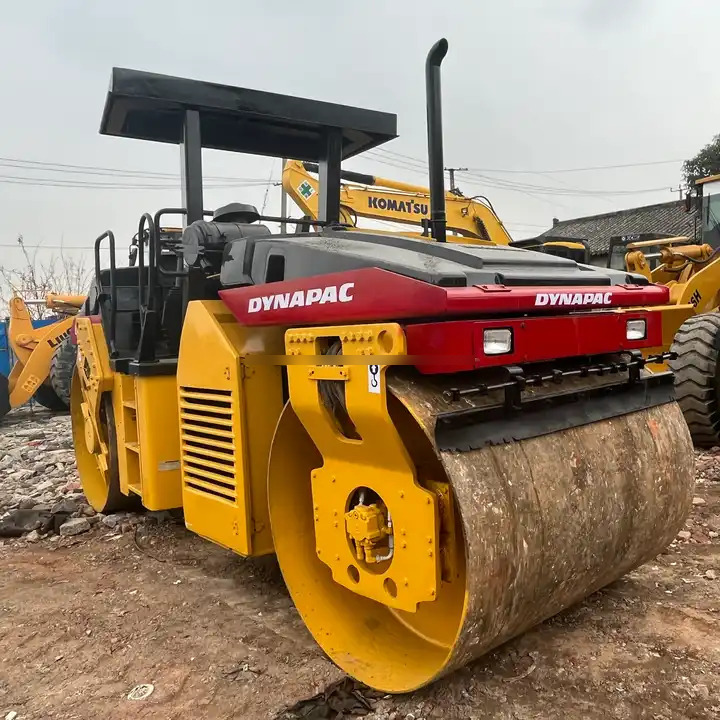 High Quality Used Industrial Compactor Machine Dynapac Cc 422 Hydraulic Vibrating Road Roller For Sale With High Quality - Asfaltvält: bild 1 High Quality Used Industrial Compactor Machine Dynapac Cc 422 Hydraulic Vibrating Road Roller For Sale With High Quality - Asfaltvält: bild 1