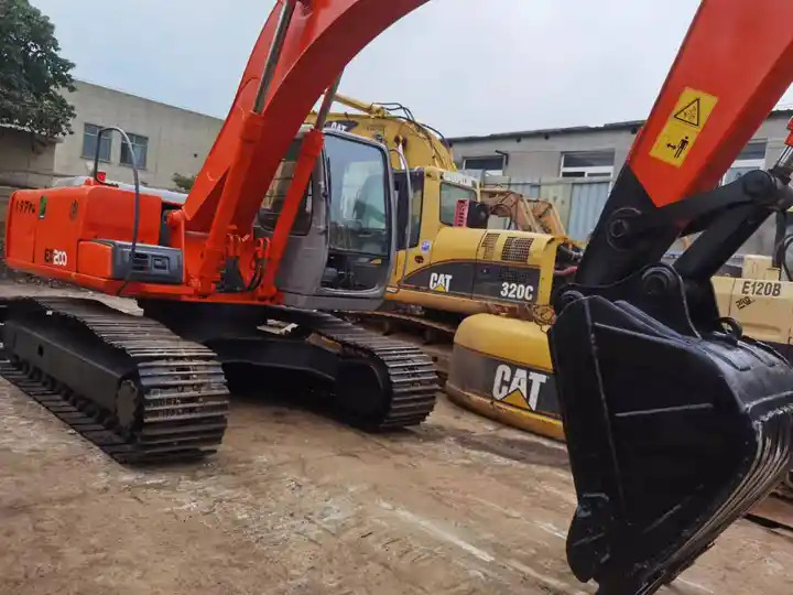 Bandgrävare Japan Made Used Excavator Hitachi Ex200-1,Ex200 With Good Condition And Best Price Excavator Machine in Shanghai: bild 6 Bandgrävare Japan Made Used Excavator Hitachi Ex200-1,Ex200 With Good Condition And Best Price Excavator Machine in Shanghai: bild 6