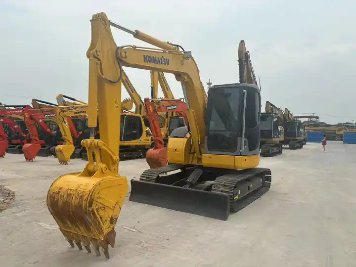 Japan Surplus Backhoe Excavator Komatsu Pc78us Pc60 Tracked Excavator With Blade Dozer For The Philippines In Shanghai - Bandgrävare: bild 3 Japan Surplus Backhoe Excavator Komatsu Pc78us Pc60 Tracked Excavator With Blade Dozer For The Philippines In Shanghai - Bandgrävare: bild 3