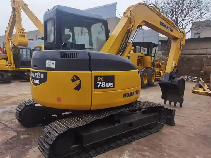 Japan Surplus Backhoe Excavator Komatsu Pc78us Pc60 Tracked Excavator With Blade Dozer For The Philippines in Shanghai - Bandgrävare: bild 2 Japan Surplus Backhoe Excavator Komatsu Pc78us Pc60 Tracked Excavator With Blade Dozer For The Philippines in Shanghai - Bandgrävare: bild 2