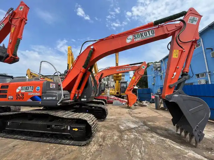 Low Working Hour Hitachi zx120 cheap used excavator Japan Made Hitachi zx200 20 ton Excavator on sale - Bandgrävare: bild 2 Low Working Hour Hitachi zx120 cheap used excavator Japan Made Hitachi zx200 20 ton Excavator on sale - Bandgrävare: bild 2