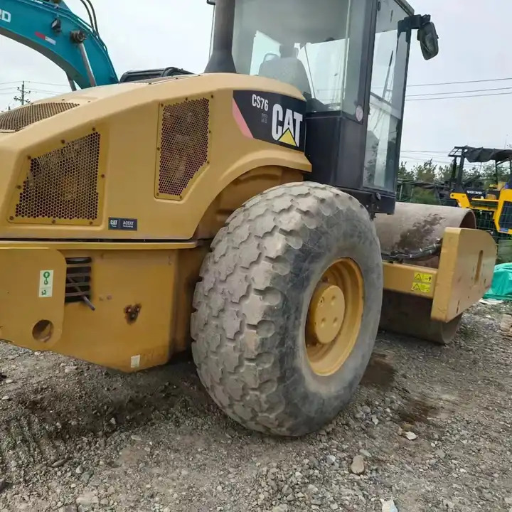Used 18 ton Caterpillar Road Roller CAT CS76T Road Paving Machinery Soil Compactor made in USA - Asfaltvält: bild 1 Used 18 ton Caterpillar Road Roller CAT CS76T Road Paving Machinery Soil Compactor made in USA - Asfaltvält: bild 1