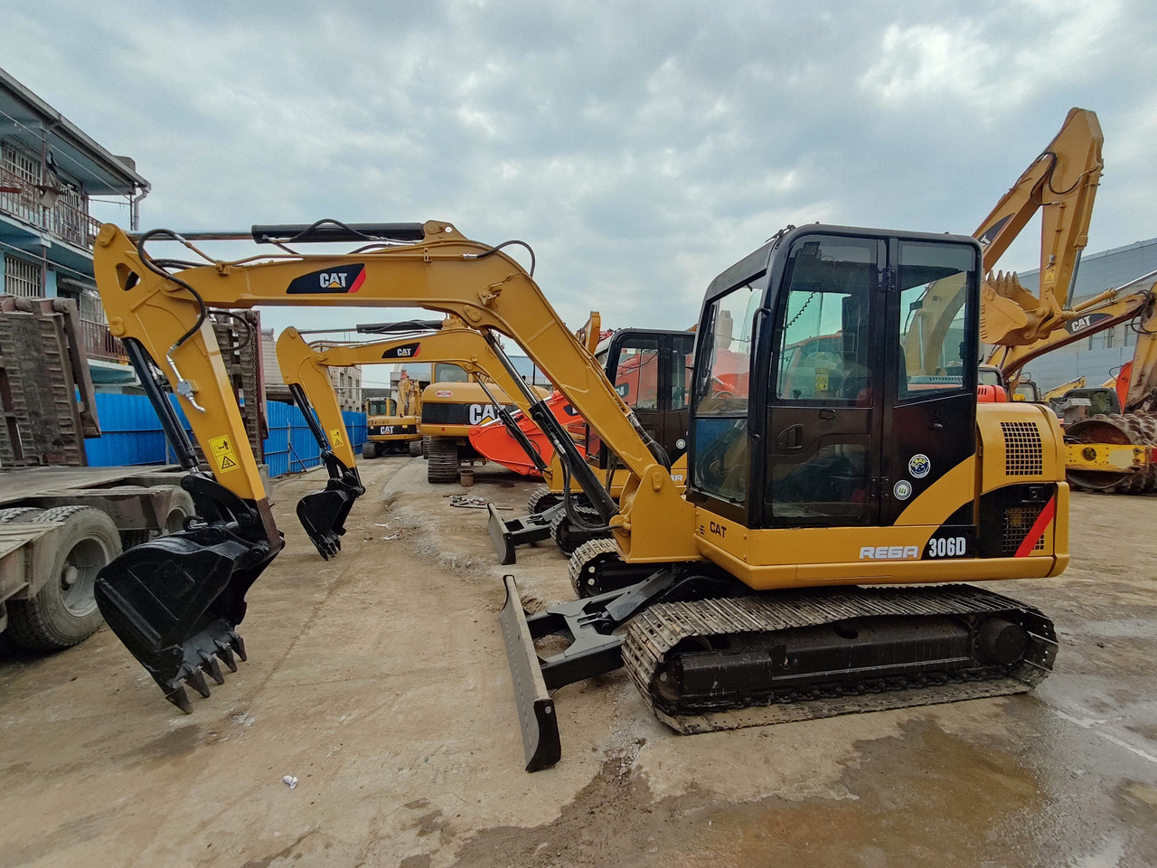 Used Mini cat 306 excavator 6tons excavator on sale - Bandgrävare: bild 3 Used Mini cat 306 excavator 6tons excavator on sale - Bandgrävare: bild 3