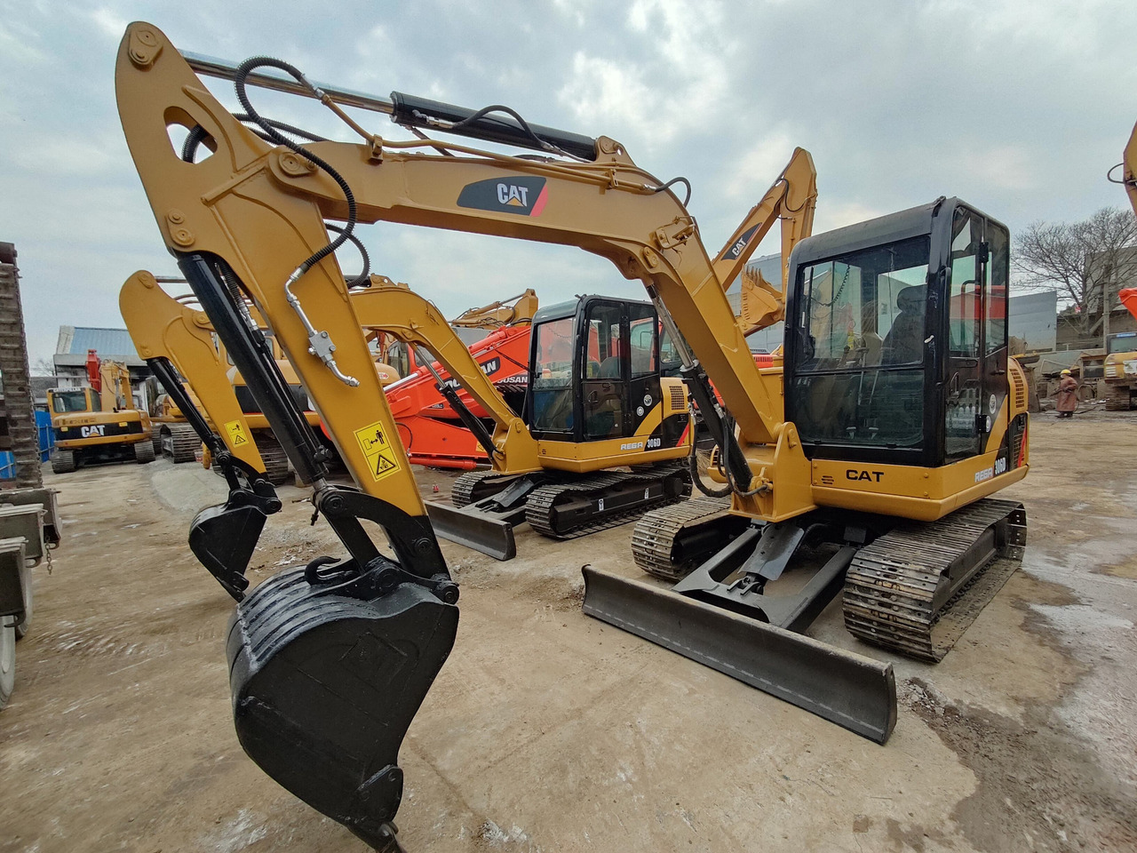 Used Mini cat 306 excavator 6tons excavator on sale - Bandgrävare: bild 2 Used Mini cat 306 excavator 6tons excavator on sale - Bandgrävare: bild 2