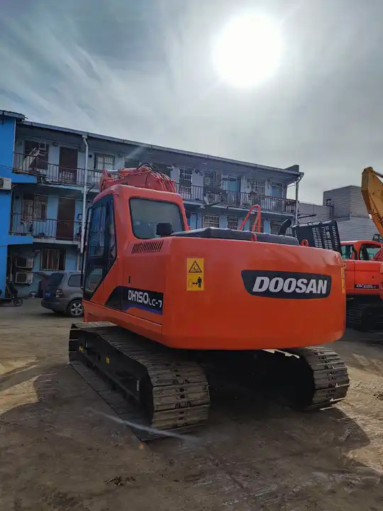 Well-maintained Cheap Price Korea Original Used Doosan Dh150,Dh150lc-7 Crawler Excavator in Shanghai - Bandgrävare: bild 2 Well-maintained Cheap Price Korea Original Used Doosan Dh150,Dh150lc-7 Crawler Excavator in Shanghai - Bandgrävare: bild 2