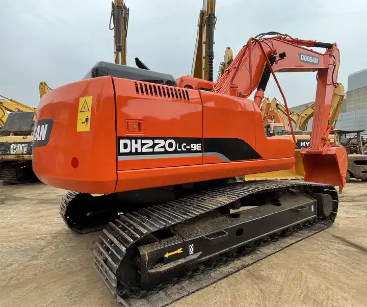 Used original Korea Doosan 20 ton excavator with cheap price and good condition DOOSAN Dx220LC-9e - Bandgrävare: bild 2 Used original Korea Doosan 20 ton excavator with cheap price and good condition DOOSAN Dx220LC-9e - Bandgrävare: bild 2