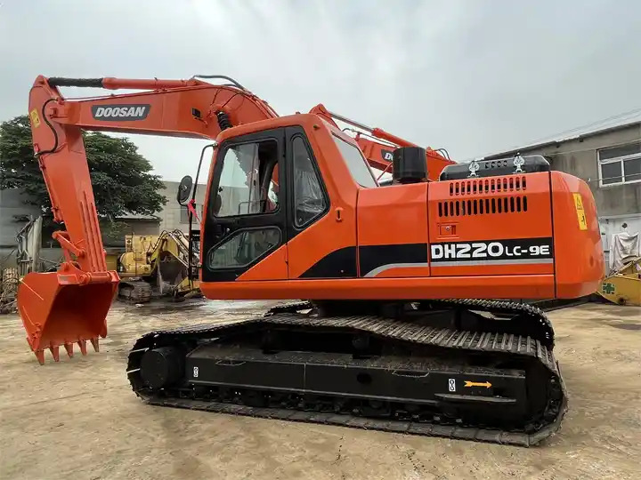 Used original Korea Doosan 20 ton excavator with cheap price and good condition DOOSAN Dx220LC-9e - Bandgrävare: bild 3 Used original Korea Doosan 20 ton excavator with cheap price and good condition DOOSAN Dx220LC-9e - Bandgrävare: bild 3