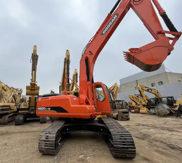 Used original Korea Doosan 20 ton excavator with cheap price and good condition DOOSAN Dx220LC-9e - Bandgrävare: bild 5 Used original Korea Doosan 20 ton excavator with cheap price and good condition DOOSAN Dx220LC-9e - Bandgrävare: bild 5