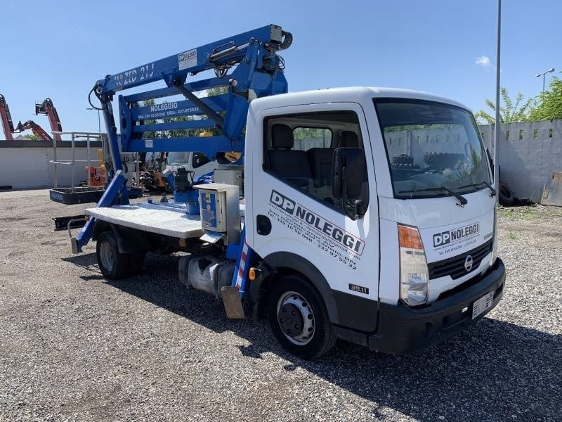 Nissan Cabstar CTE ZED 21 J - 21 m - 200 kg - Billift: bild 1 Nissan Cabstar CTE ZED 21 J - 21 m - 200 kg - Billift: bild 1