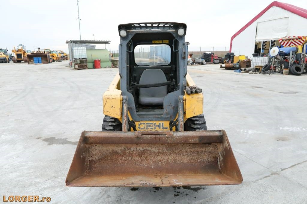 Gehl R 135 - Kompaktlastare/ Slirstyrda lastare: bild 5 Gehl R 135 - Kompaktlastare/ Slirstyrda lastare: bild 5