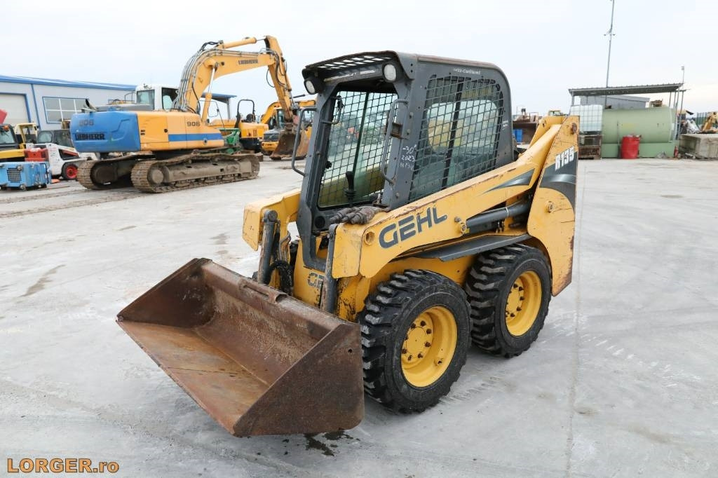 Gehl R 135 - Kompaktlastare/ Slirstyrda lastare: bild 1 Gehl R 135 - Kompaktlastare/ Slirstyrda lastare: bild 1