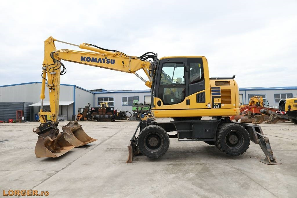 Komatsu PW 148-10  - Grävmaskin på däck: bild 1 Komatsu PW 148-10  - Grävmaskin på däck: bild 1