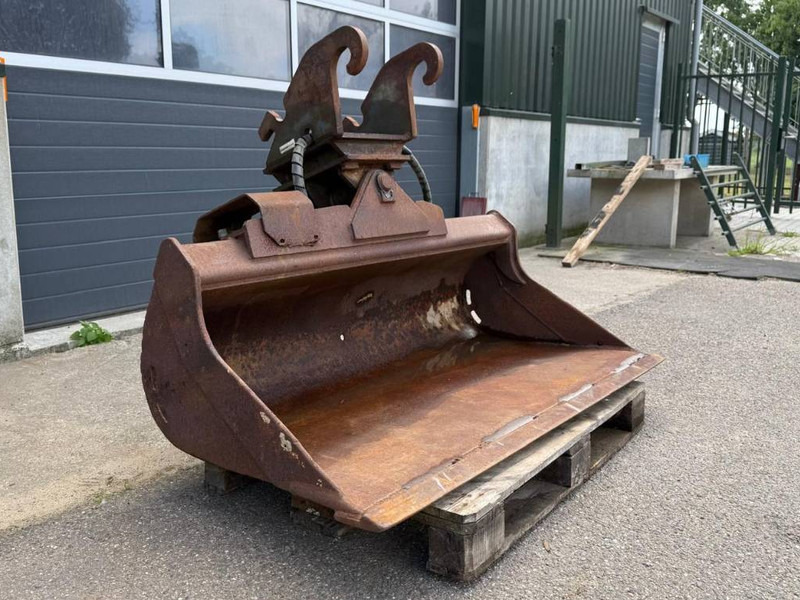 Cangini Benne CW10 Tiltbucket / kantelbak Schwenklöffel - Skopa för Byggmaskiner: bild 1 Cangini Benne CW10 Tiltbucket / kantelbak Schwenklöffel - Skopa för Byggmaskiner: bild 1