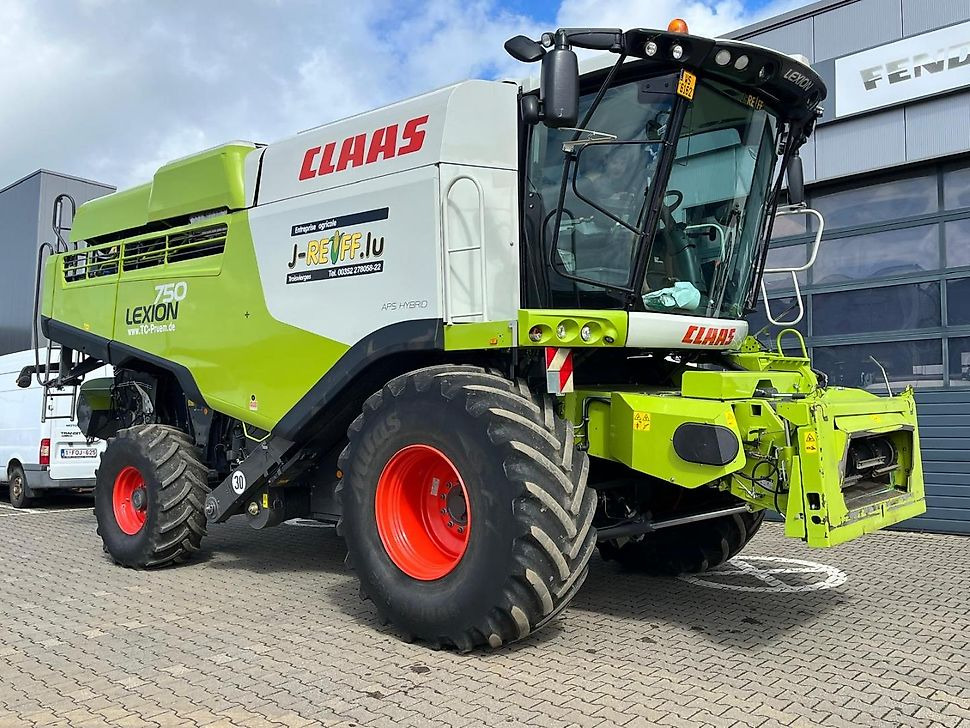 J.Reiff Sarl
Herr Stefan Neukirch - 77 Z.I in den - Skördetröska: bild 4 J.Reiff Sarl
Herr Stefan Neukirch - 77 Z.I in den - Skördetröska: bild 4