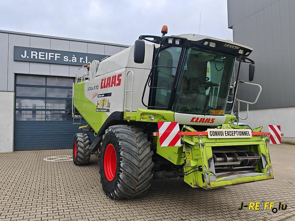 J.Reiff Sarl
Herr Stefan Neukirch - 77 Z.I in den - Skördetröska: bild 5 J.Reiff Sarl
Herr Stefan Neukirch - 77 Z.I in den - Skördetröska: bild 5