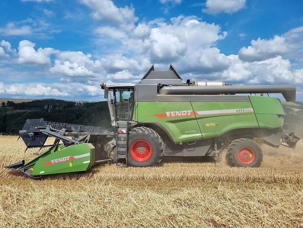 J.Reiff Sarl
Herr Stefan Neukirch - 77 Z.I in den - Skördetröska: bild 3 J.Reiff Sarl
Herr Stefan Neukirch - 77 Z.I in den - Skördetröska: bild 3