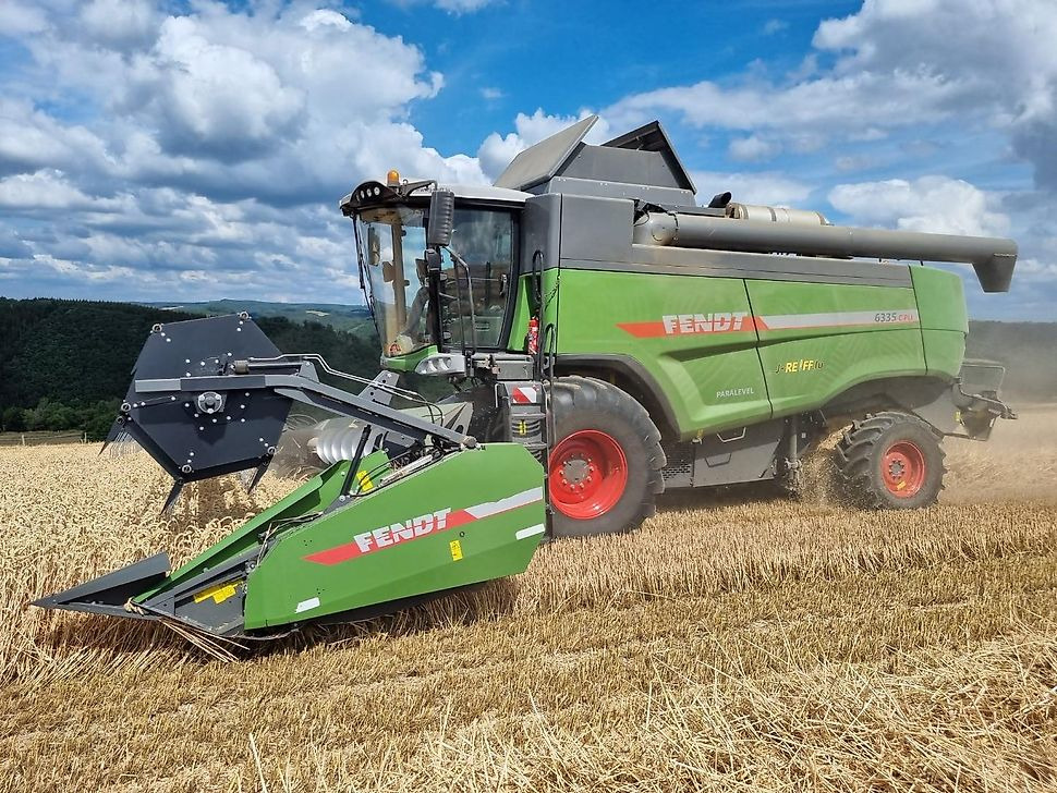 J.Reiff Sarl
Herr Stefan Neukirch - 77 Z.I in den - Skördetröska: bild 2 J.Reiff Sarl
Herr Stefan Neukirch - 77 Z.I in den - Skördetröska: bild 2