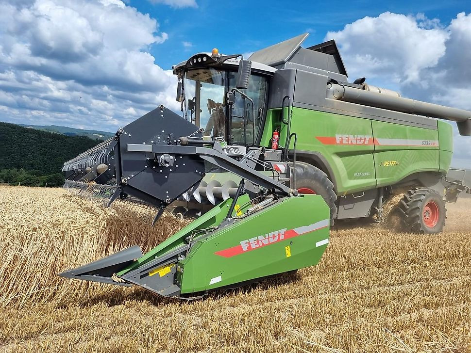 J.Reiff Sarl
Herr Stefan Neukirch - 77 Z.I in den - Skördetröska: bild 1 J.Reiff Sarl
Herr Stefan Neukirch - 77 Z.I in den - Skördetröska: bild 1