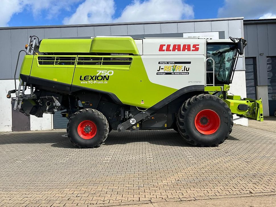 J.Reiff Sarl
Herr Stefan Neukirch - 77 Z.I in den - Skördetröska: bild 5 J.Reiff Sarl
Herr Stefan Neukirch - 77 Z.I in den - Skördetröska: bild 5