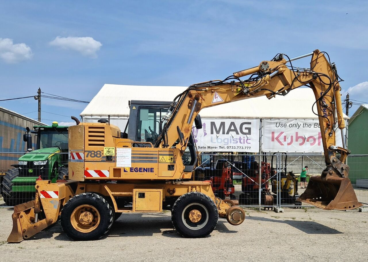 Case 788 - Grävmaskin på däck: bild 1 Case 788 - Grävmaskin på däck: bild 1