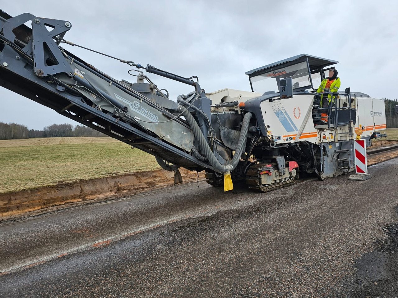 WIRTGEN W220 - Asfaltfräs: bild 1 WIRTGEN W220 - Asfaltfräs: bild 1