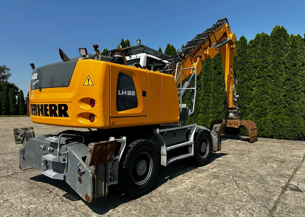 Liebherr LH22 M - Grävmaskin på däck: bild 1 Liebherr LH22 M - Grävmaskin på däck: bild 1