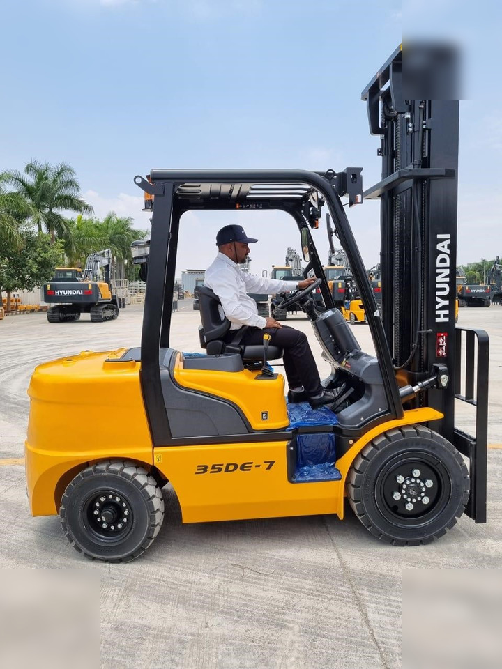 HYUNDAI 35DE-7 - Motviktstruck: bild 2 HYUNDAI 35DE-7 - Motviktstruck: bild 2