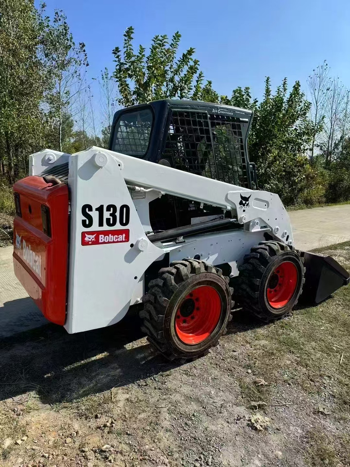 Bobcat S130 - Kompaktlastare/ Slirstyrda lastare: bild 1 Bobcat S130 - Kompaktlastare/ Slirstyrda lastare: bild 1