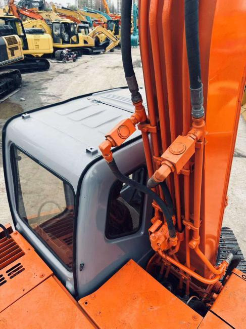 Hitachi EX60 - Bandgrävare: bild 4 Hitachi EX60 - Bandgrävare: bild 4