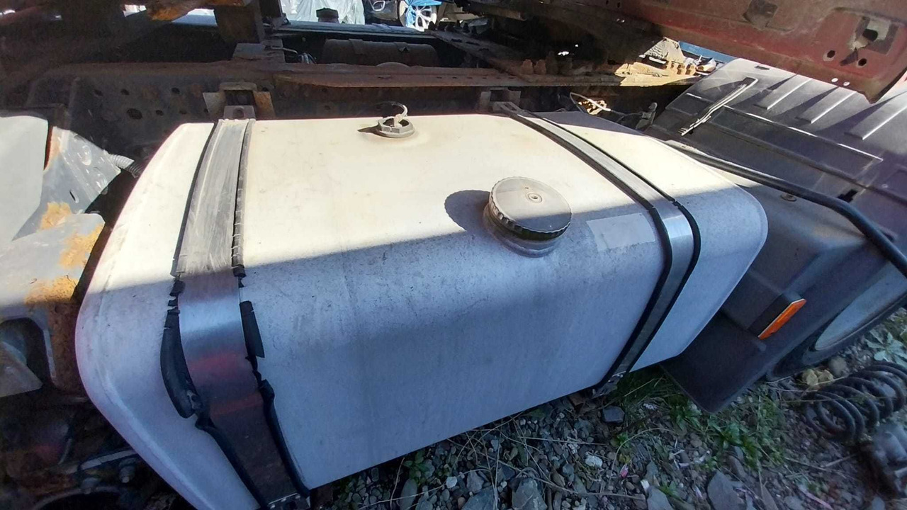 Zbiornik paliwa 280 / 300 IVECO STRALIS hiway mega e5 - Bränsletank för Lastbil: bild 1 Zbiornik paliwa 280 / 300 IVECO STRALIS hiway mega e5 - Bränsletank för Lastbil: bild 1