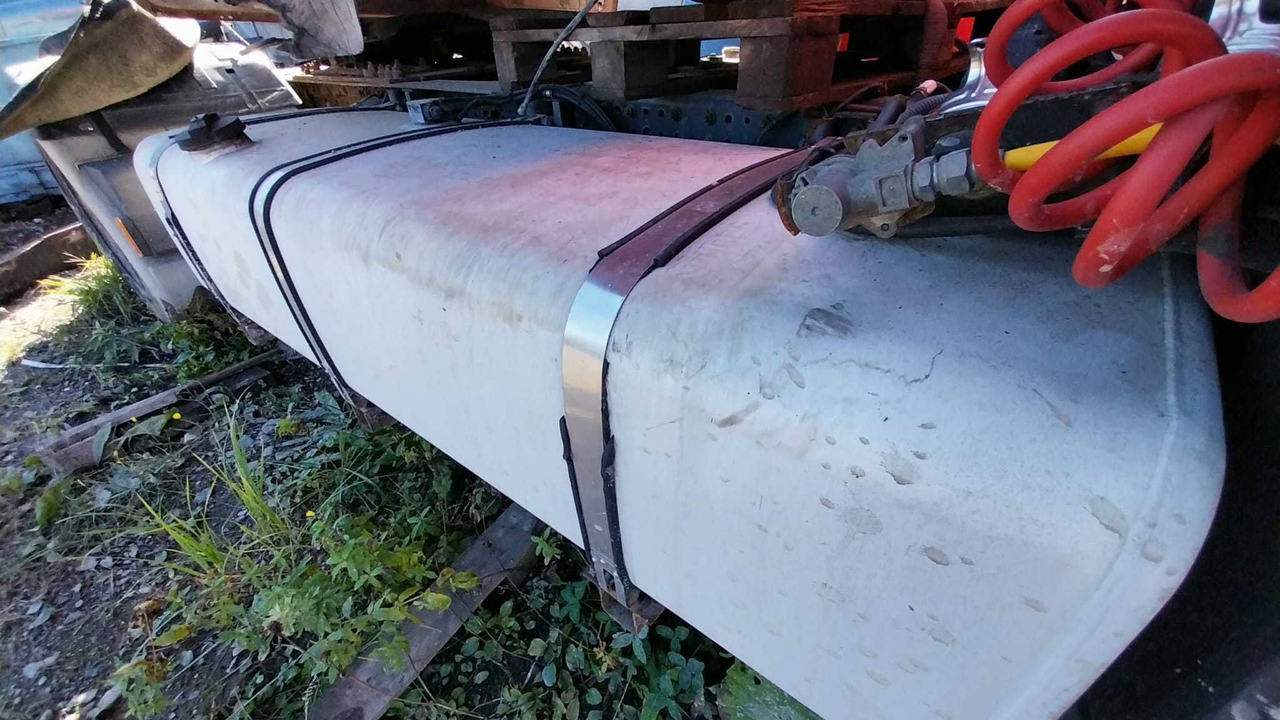 Zbiornik paliwowa bak IVECO STRALIS hiway mega e5 aluminiowy 570/600 - Bränsletank för Lastbil: bild 2 Zbiornik paliwowa bak IVECO STRALIS hiway mega e5 aluminiowy 570/600 - Bränsletank för Lastbil: bild 2