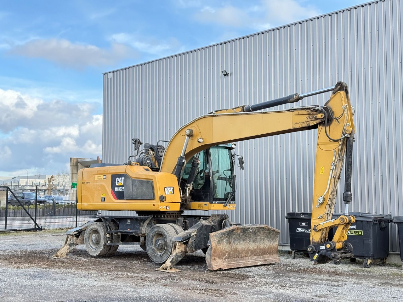 CAT MH3022 - Grävmaskin på däck: bild 2 CAT MH3022 - Grävmaskin på däck: bild 2