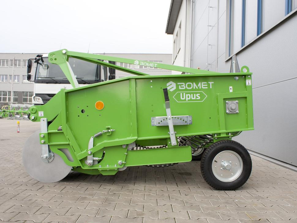 Bomet Siebkettenroder / Potato digger / Arracheuse de pomme de terre / Scavapatate / Cavador de patatas / 2-рядная картофелекопалка / Kopaczka do ziemniaków - Potatisupptagare: bild 3 Bomet Siebkettenroder / Potato digger / Arracheuse de pomme de terre / Scavapatate / Cavador de patatas / 2-рядная картофелекопалка / Kopaczka do ziemniaków - Potatisupptagare: bild 3