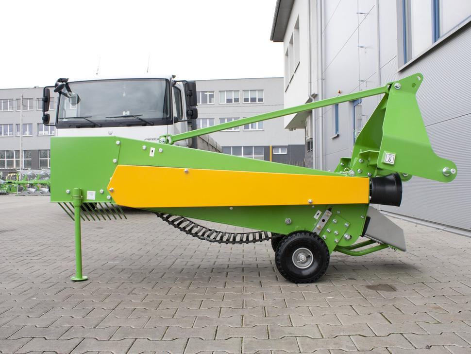 Bomet Siebkettenroder / Potato digger / Arracheuse de pomme de terre / Scavapatate / Однорядная картофельная копалка / Kopaczka do ziemniaków Z656 - Potatisupptagare: bild 5 Bomet Siebkettenroder / Potato digger / Arracheuse de pomme de terre / Scavapatate / Однорядная картофельная копалка / Kopaczka do ziemniaków Z656 - Potatisupptagare: bild 5