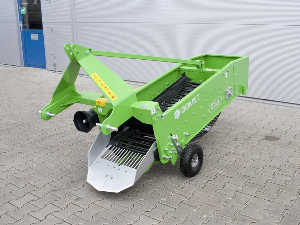 Bomet Siebkettenroder / Potato digger / Arracheuse de pomme de terre / Scavapatate / Однорядная картофельная копалка / Kopaczka do ziemniaków Z656 - Potatisupptagare: bild 1 Bomet Siebkettenroder / Potato digger / Arracheuse de pomme de terre / Scavapatate / Однорядная картофельная копалка / Kopaczka do ziemniaków Z656 - Potatisupptagare: bild 1
