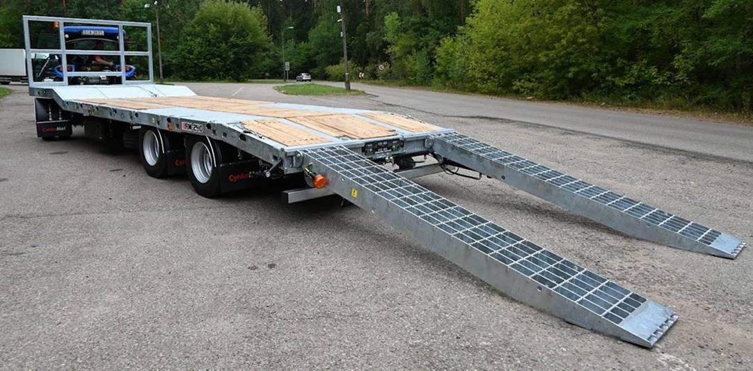 Cynkomet Plattformauflieger / Trailer / Remorque / Rimorchio a piattaforma / Remolque de plataforma / Прицеп для перевозки техники / Przyczepa maszynowa RM-240 18 t - Flakvagn för lantbruk: bild 2 Cynkomet Plattformauflieger / Trailer / Remorque / Rimorchio a piattaforma / Remolque de plataforma / Прицеп для перевозки техники / Przyczepa maszynowa RM-240 18 t - Flakvagn för lantbruk: bild 2