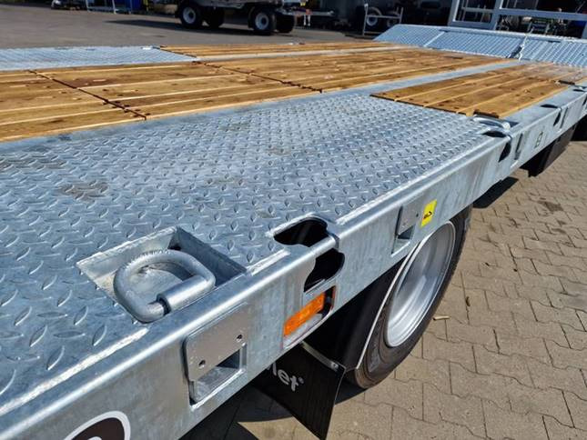 Cynkomet Plattformauflieger / Trailer / Remorque / Rimorchio a piattaforma / Remolque de plataforma / Прицеп для перевозки техники / Przyczepa maszynowa RM-240 18 t - Flakvagn för lantbruk: bild 5 Cynkomet Plattformauflieger / Trailer / Remorque / Rimorchio a piattaforma / Remolque de plataforma / Прицеп для перевозки техники / Przyczepa maszynowa RM-240 18 t - Flakvagn för lantbruk: bild 5