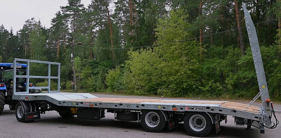 Cynkomet Plattformauflieger / Trailer / Remorque / Rimorchio a piattaforma / Remolque de plataforma / Прицеп для перевозки техники / Przyczepa maszynowa RM-240 18 t - Flakvagn för lantbruk: bild 3 Cynkomet Plattformauflieger / Trailer / Remorque / Rimorchio a piattaforma / Remolque de plataforma / Прицеп для перевозки техники / Przyczepa maszynowa RM-240 18 t - Flakvagn för lantbruk: bild 3