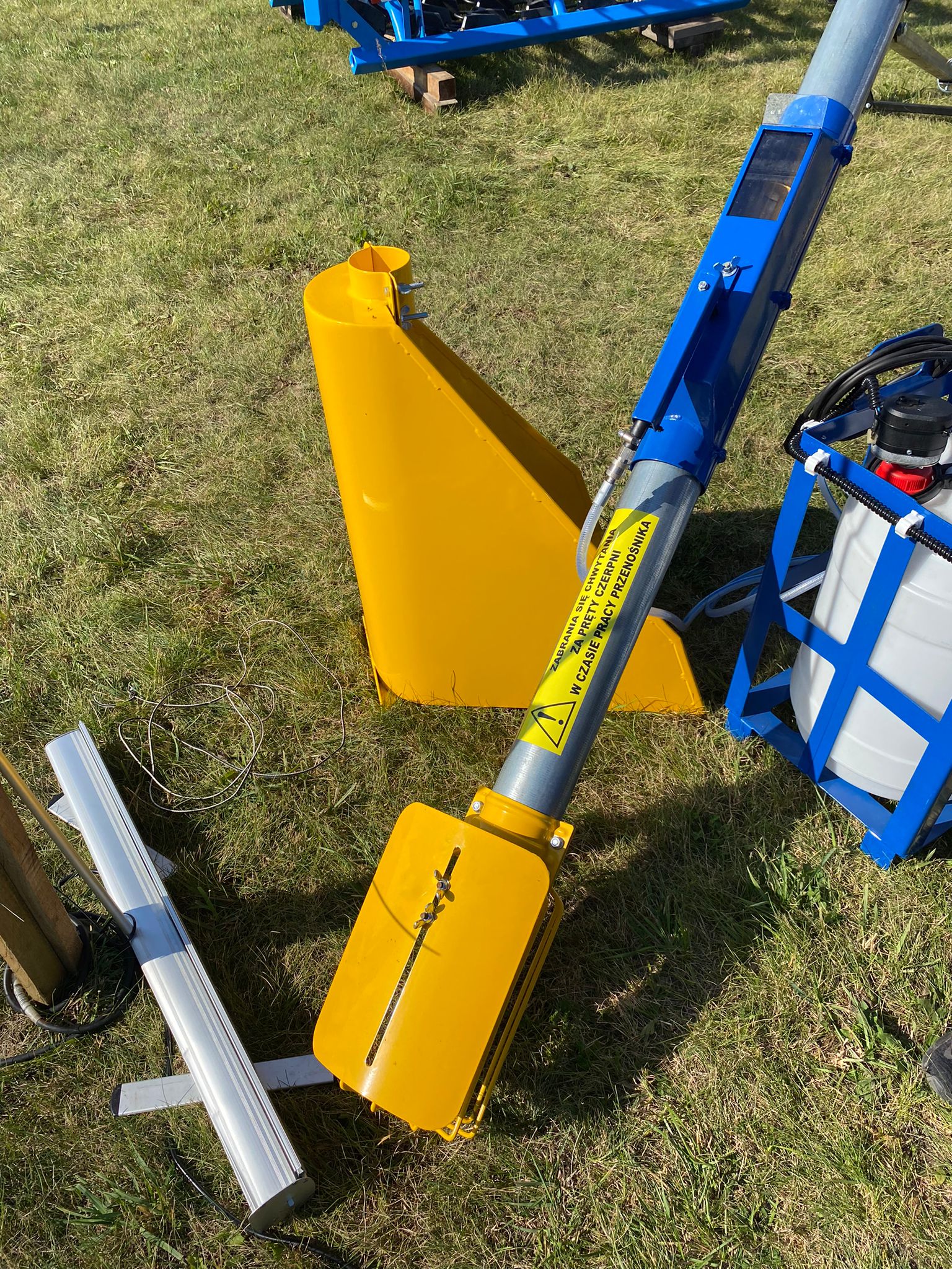 Dozamech Förderschnecke / Screw conveyor / Convoyeur a vis / Transportador de tornillo / Trasportatore a coclea / Шнековый конвейер / Przenośnik ślimakowy T-403 - Transportör: bild 2 Dozamech Förderschnecke / Screw conveyor / Convoyeur a vis / Transportador de tornillo / Trasportatore a coclea / Шнековый конвейер / Przenośnik ślimakowy T-403 - Transportör: bild 2