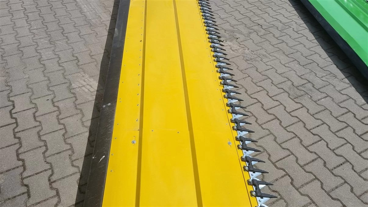 Lupus Rapsvorsatz / Rape cutter / Barre de coupe à colza / Mesa de colza / Tavolo da colza / Рапсовый стол / Stół do rzepaku 6 m - Skärbord för raps: bild 2 Lupus Rapsvorsatz / Rape cutter / Barre de coupe à colza / Mesa de colza / Tavolo da colza / Рапсовый стол / Stół do rzepaku 6 m - Skärbord för raps: bild 2