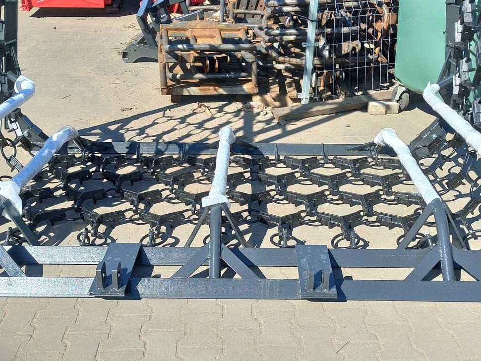 METAL-TECHNIK Wiesenegge / Meadow harrow / Herse de prairie / Strigliatrice / Полевая волокуша / Włóka łąkowa 4 m - Gräsharv: bild 4 METAL-TECHNIK Wiesenegge / Meadow harrow / Herse de prairie / Strigliatrice / Полевая волокуша / Włóka łąkowa 4 m - Gräsharv: bild 4