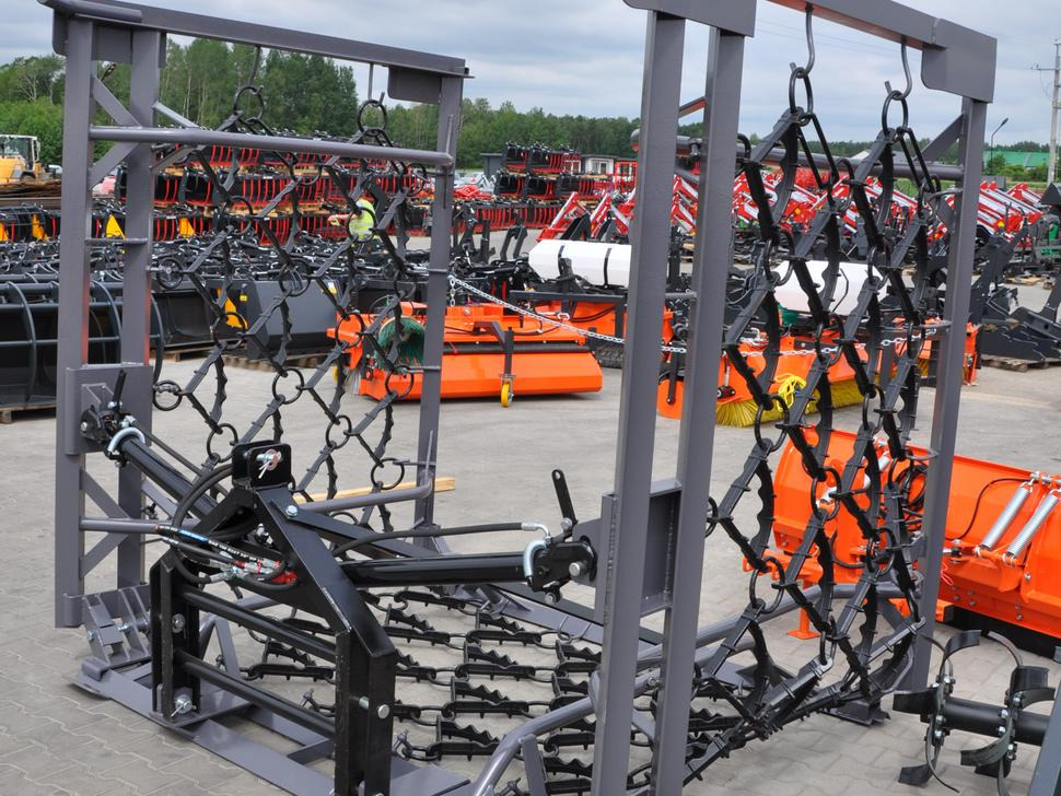 Metal-Technik Wiesenegge / Meadow harrow / Herse de prairie / Strigliatrice / Lanza de prado / Полевая волокуша / Włóka łąkowa 6 m - Gräsharv: bild 3 Metal-Technik Wiesenegge / Meadow harrow / Herse de prairie / Strigliatrice / Lanza de prado / Полевая волокуша / Włóka łąkowa 6 m - Gräsharv: bild 3