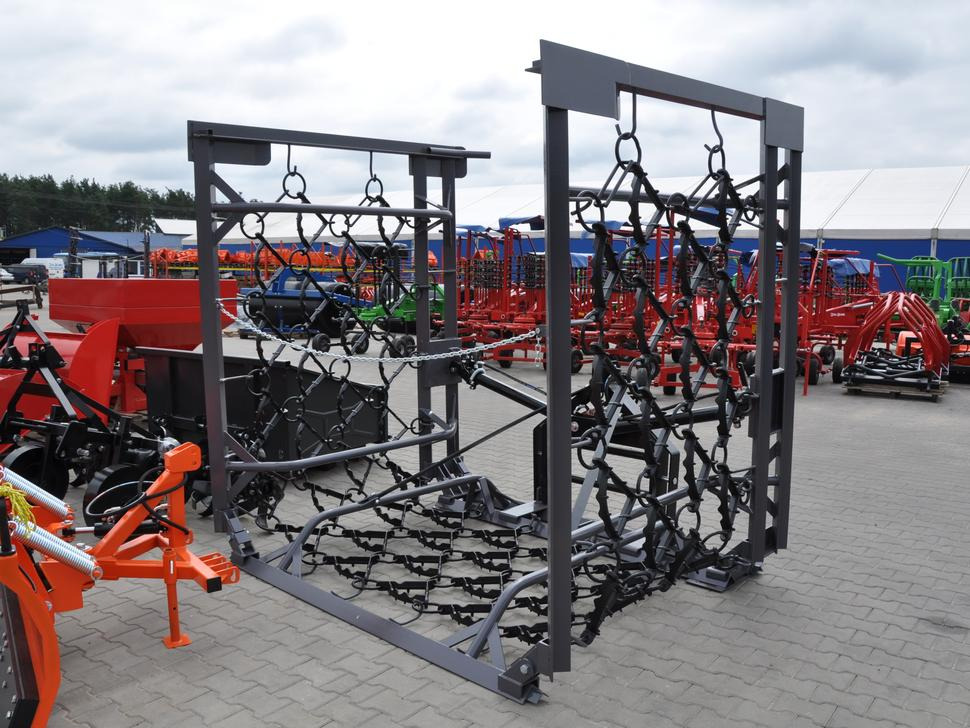 Metal-Technik Wiesenegge / Meadow harrow / Herse de prairie / Strigliatrice / Lanza de prado / Полевая волокуша / Włóka łąkowa 6 m - Gräsharv: bild 1 Metal-Technik Wiesenegge / Meadow harrow / Herse de prairie / Strigliatrice / Lanza de prado / Полевая волокуша / Włóka łąkowa 6 m - Gräsharv: bild 1