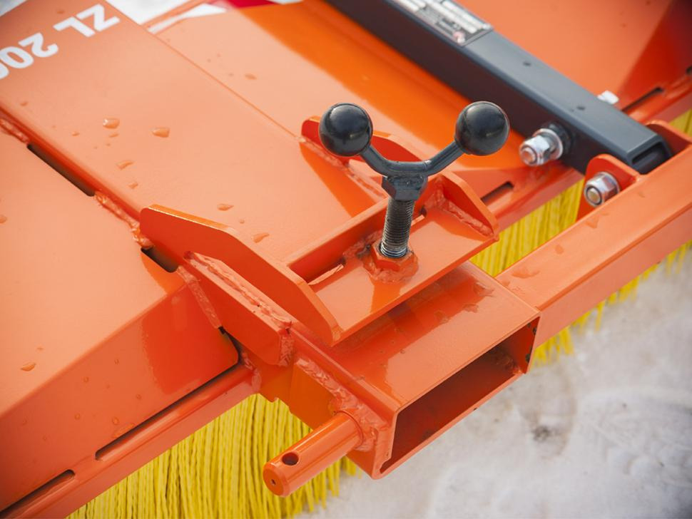 Moderntech Kehrmaschine / Sweeper / Balayeuse / Spazzolatrice / Подметальная машина / Zamiatarka 3 m - Sopmaskin för Sopaggregat: bild 3 Moderntech Kehrmaschine / Sweeper / Balayeuse / Spazzolatrice / Подметальная машина / Zamiatarka 3 m - Sopmaskin för Sopaggregat: bild 3