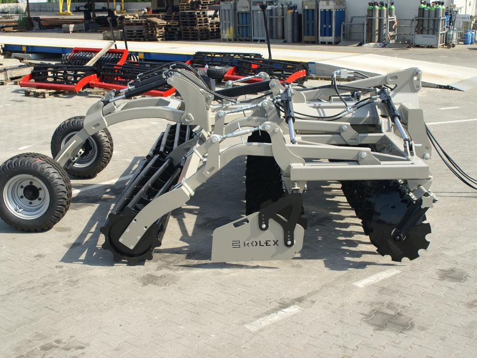 ROLEX Hydraulische Scheibenegge / Hydraulic discs harrow / Dechaumeur à disques / Erpice a dischi / Дисковая гидравлическая борона тип лёгкий с тележкой / Brona talerzowa hydraulicznie składana lekka - Tallriksredskap: bild 3 ROLEX Hydraulische Scheibenegge / Hydraulic discs harrow / Dechaumeur à disques / Erpice a dischi / Дисковая гидравлическая борона тип лёгкий с тележкой / Brona talerzowa hydraulicznie składana lekka - Tallriksredskap: bild 3